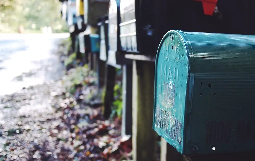 does home insurance cover mailbox damage